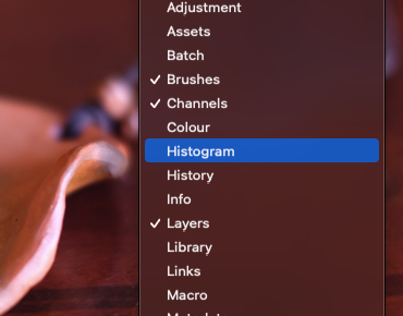 Captura de tela do menu de um programa de edição mostrando a localização do item histograma.